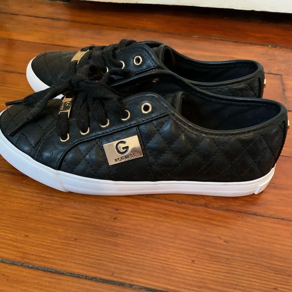 Black guess shoes